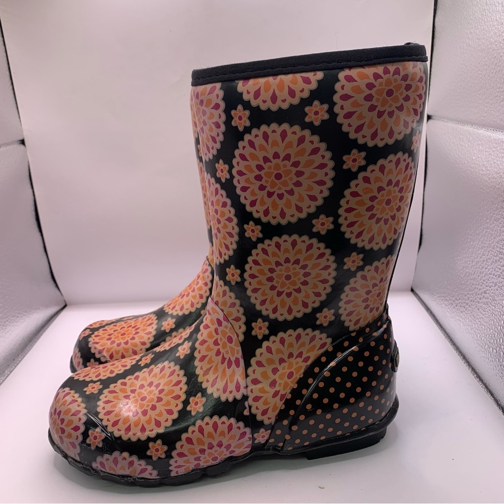 ***SOLD*** Bogs Kids Boots with Floral Pattern - Black and Pink